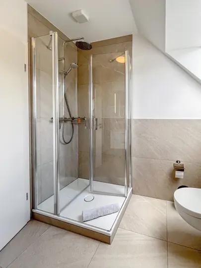 Duschkabine im Badezimmer
